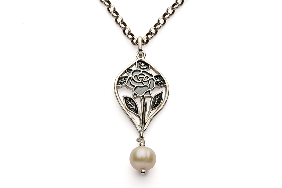 rosa colgante clermunts en plata ovalada